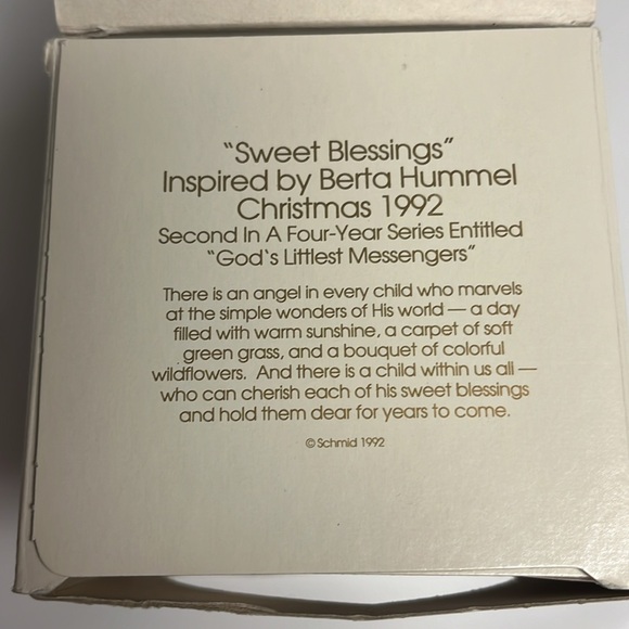 Vintage Hummel Christmas Ornament 1992 - Picture 4 of 9